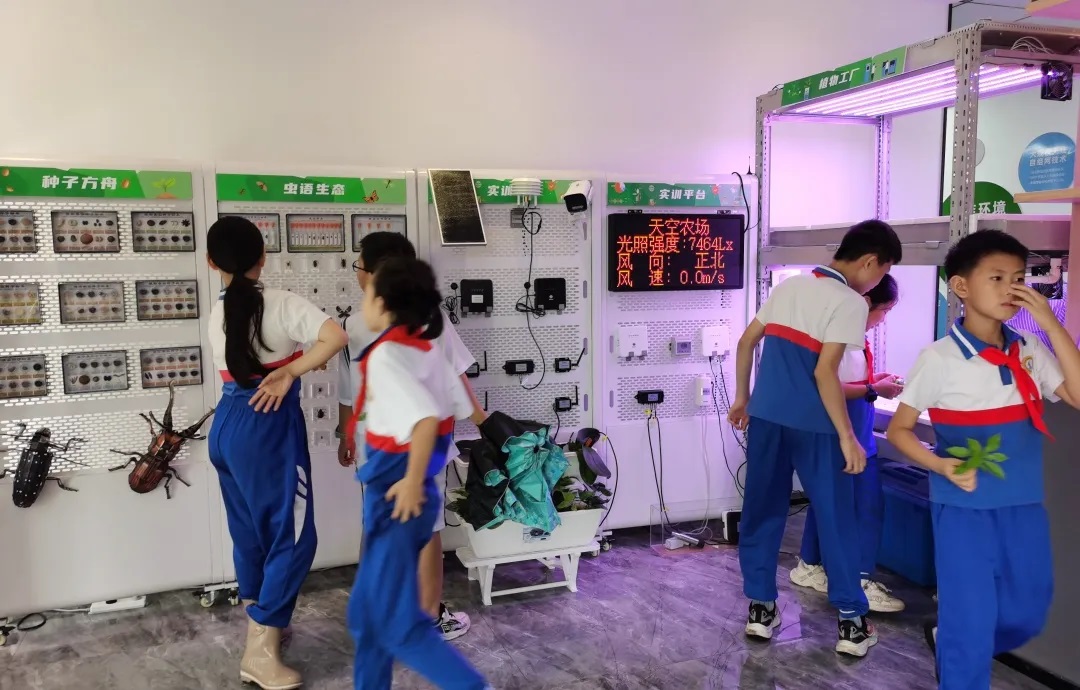 海?？萍紭s獲黃埔區(qū)“2025年優(yōu)秀科普企業(yè)”稱號(hào)2.jpg